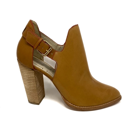 Elizabeth and James Shoes - Elizabeth and James Suri Cutout Booties NWT 8